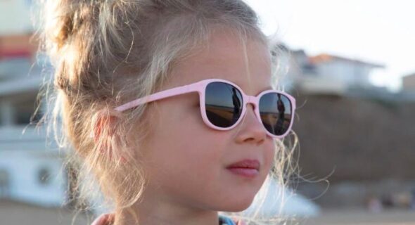 Protéger les yeux de bébé : bien choisir ses lunettes de soleil
