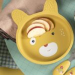 Set_vaisselle_silicone_Trois_petits_lapins_Moulin_Roty