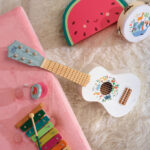 produit-guitare-en-bois-les-animaux-du-monde-sarah-betz,2033,8416,d6ab3635da2104c3d4b502a4f3a05691