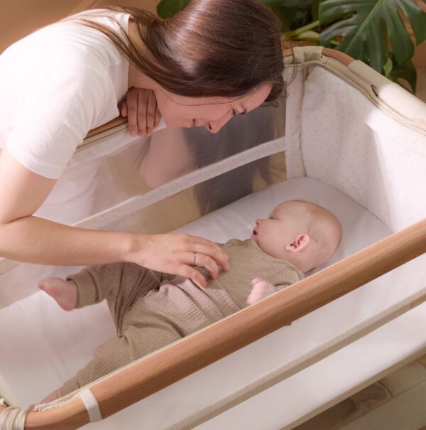 CoZee-XL-Scandi-Crib-Mum-Tickling-Baby-View