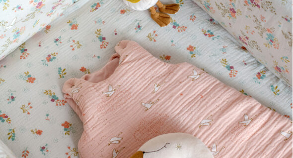 Sommeil de printemps : aider bébé à s’adapter aux jours qui rallongent