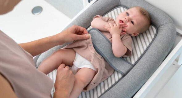 Bébé et les beaux jours : nos conseils pour des sorties printanières sereines