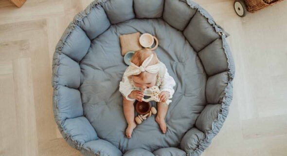 Sable, sel et chlore : protéger et apaiser la peau de bébé en juillet